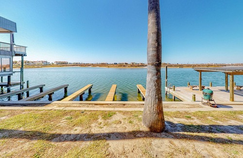 Corpus Christi Condo | Waterfront Condo w/ Shared Boat Slip & Dock - Only Minutes from the Beach