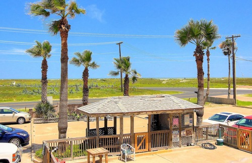 Corpus Christi Condo | Waterfront Condo w/ Shared Boat Slip & Dock - Only Minutes from the Beach