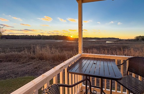 Gulf Park Estates Condo | Waterfront condo at Harbor Landing G02 - Relax in BEAUTIFUL Ocean Springs