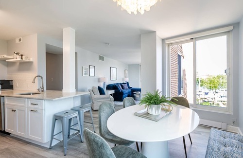 Eastport Condo | Waterfront Condo with Rooftop Pool, Spa Creek Views & Prime Eastport Location with Parking