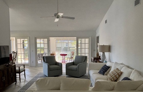 Hobe Sound House | Waterfront Cottage. NEW to market - just painted and furnished!