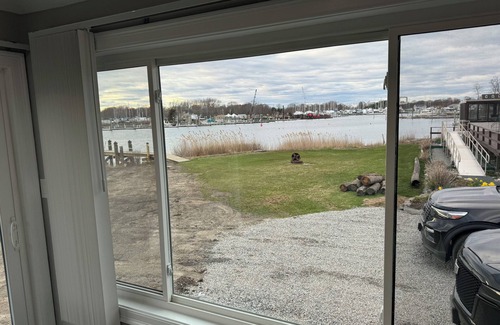 Warwick Cottage | Waterfront cottage on Warwick Cove.