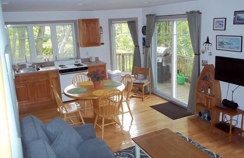 Boothbay Harbor Cottage | Waterfront Cottage! 2 Bedroom, 2 Bath *Walk to Town* 1/2 Mile to the Harbor