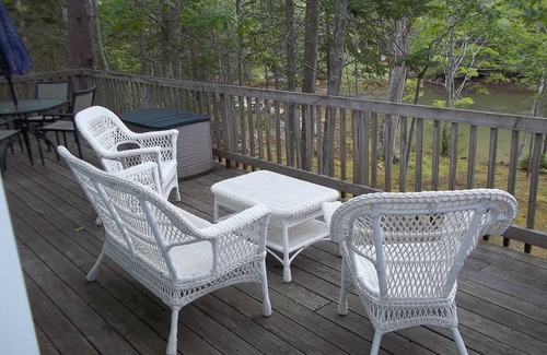 Boothbay Harbor Cottage | Waterfront Cottage! 2 Bedroom, 2 Bath *Walk to Town* 1/2 Mile to the Harbor