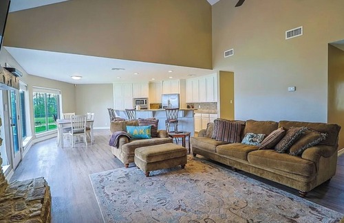 Brookeland House | Waterfront Cove 3 bed, 3 bath, jacuzzi tub, screened sunroom, deck,fireplace