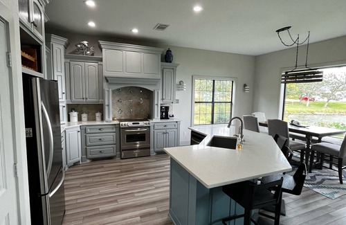 Enchanted Oaks House | Waterfront Dock + Newly Remodeled + Fire Pit/Patio