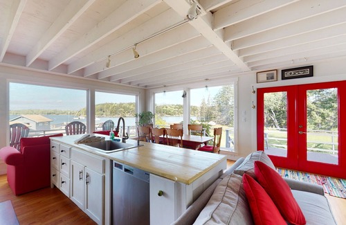 Tenants Harbor Cottage | Waterfront, dog-friendly home close to Seavey Cove with deck & beach views