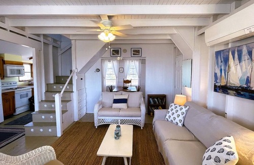 Wellfleet House | Waterfront~Dog Friendly~ Lieutenant's Lodge