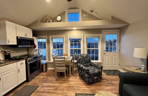 Snug Harbor Cottage | Waterfront East Matunuck Cottage!