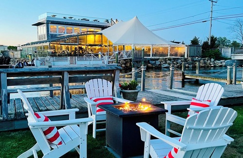 Snug Harbor Cottage | Waterfront East Matunuck Cottage!