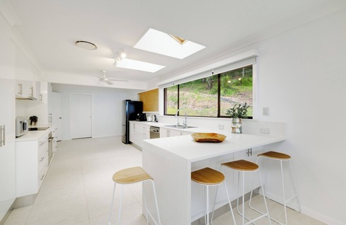 Saratoga House | Waterfront Escape