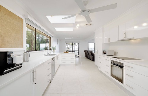Saratoga House | Waterfront Escape