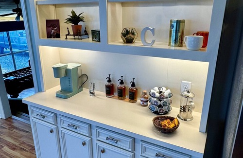 Mooringsport House | WATERFRONT exclusive 4-bedroom house, pool/hot tub on 15 acres, fenced & gated!