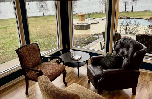 Mooringsport House | WATERFRONT exclusive 4-bedroom house, pool/hot tub on 15 acres, fenced & gated!