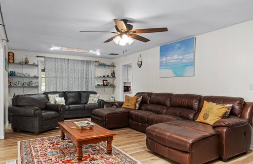 Homosassa House | Waterfront family house on Homosassa River canal with Pool and dock!
