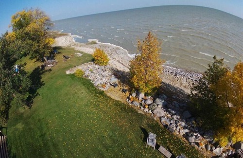 Manitoba Cabin | Waterfront Family Oasis – Comfort & Charm