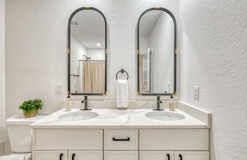 Pebble Beach Villa | Waterfront Family Vacation , Near Ocean and Mineral Springs, 7 sleeps