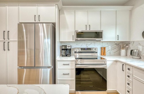 Pebble Beach Villa | Waterfront Family Vacation , Near Ocean and Mineral Springs, 7 sleeps