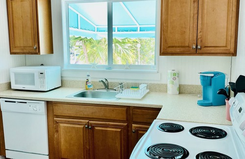 Islamorada Cottage | WATERFRONT FISHING COTTAGE/DOCKAGE + Walking distance to world famous Lorelei