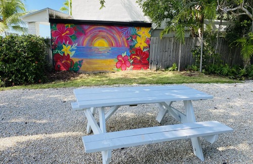 Islamorada Cottage | WATERFRONT FISHING COTTAGE/DOCKAGE + Walking distance to world famous Lorelei