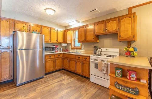 Rutledge Cabin | Waterfront Getaway | Firepit, Dock & Fishing