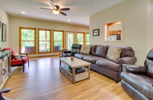 Gassville House | Waterfront Getaway with Patio on the White River!