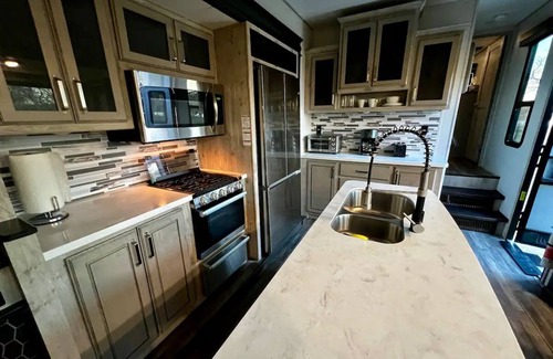 Mathis House | Waterfront Glamping at Lake Mathis