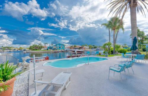 Gulf Harbors House | Waterfront Gulf Getaway