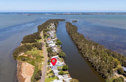 Chittaway Point House | Waterfront Holiday Home