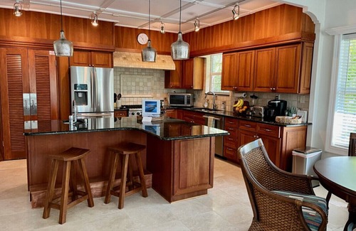 Marathon House | WATERFRONT Home on Deep Canal with private Pool, Spa and Dockage