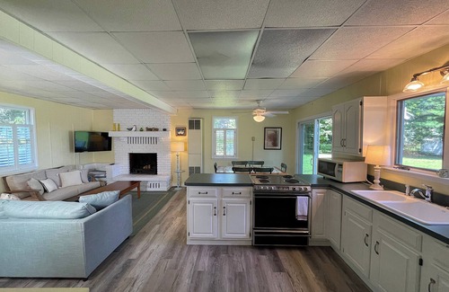 Lexington Cottage | Waterfront Homes in Lexington
