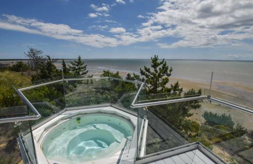 Wellfleet House | Waterfront Hot Tub Sauna Private Beach