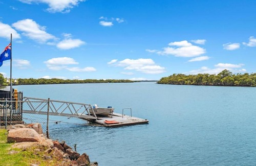 Meldale House | Waterfront house Pumicestone passage