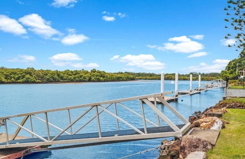 Meldale House | Waterfront house Pumicestone passage