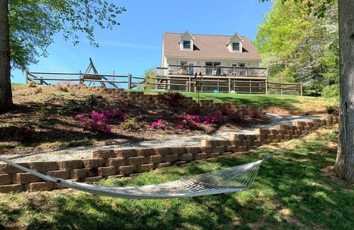 Sherrills Ford House | Waterfront House on Quiet Cove with kayaks, canoe, paddleboard, game room & more