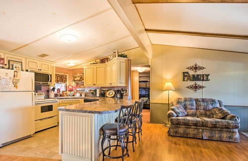 Canadian House | Waterfront House w/Boat Slip on Lake Eufaula!