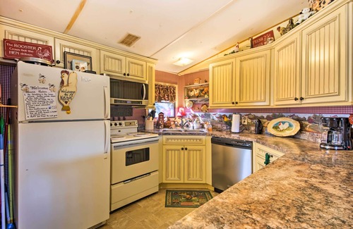 Canadian House | Waterfront House w/Boat Slip on Lake Eufaula!