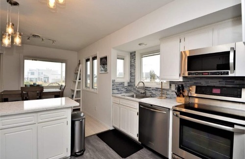 East Quogue House | Waterfront in the Hamptons. Summer 2026 dates available now.