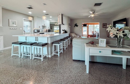 Bay Crest Park House | Waterfront~Kayaks~Boat Tie Off~Heart of Tampa~Boat Cruises~Kayak to Lunch on Bay