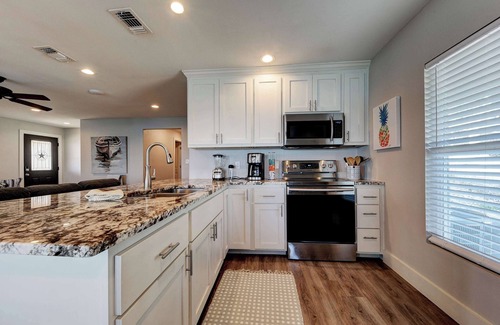 Canyon Lake House | Waterfront Lake House With Hot Tub & Firepit