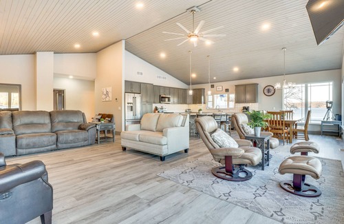 Roach House | Waterfront Lake of the Ozarks Home w/Private Dock