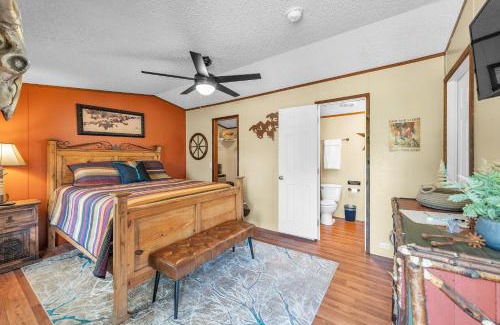 Kingston Cabin | Waterfront Lodge by The Lodges at Fossil Creek