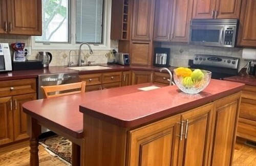 South Bend House | Waterfront Luxury 8 mins from Notre Dame - 10 HD Smart TVs