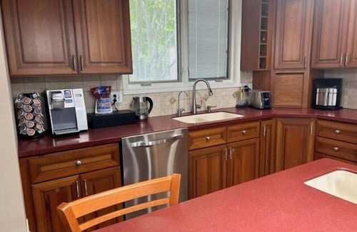 South Bend House | Waterfront Luxury 8 mins from Notre Dame - 10 HD Smart TVs