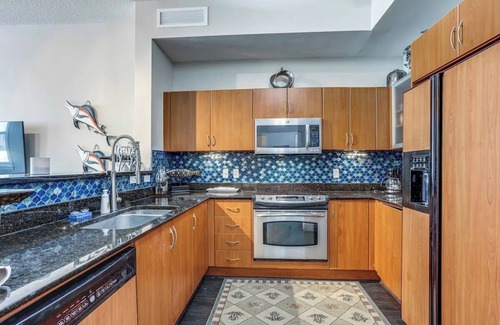 Lantana Apartment | Waterfront luxurious 2 bedrooms apartment with all amenities in fabulous Lantana