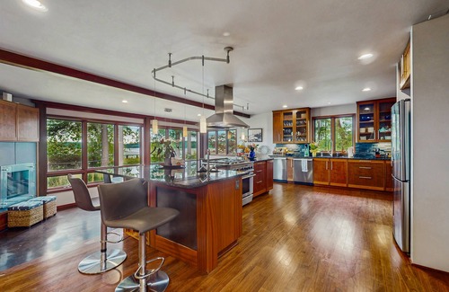 Poulsbo House | Waterfront luxury home with quick access to Seattle by Ferry