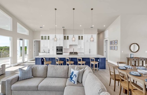 Marathon House | Waterfront Luxury: Pool, Deep-Water Dock & More!