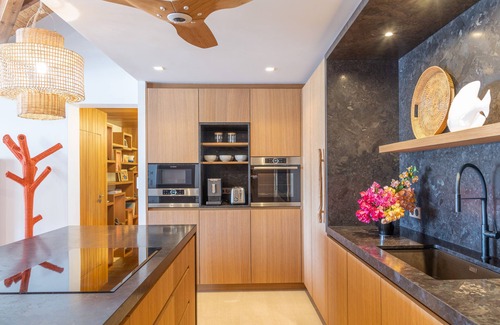 Cul de Sac Villa | Waterfront luxury villa