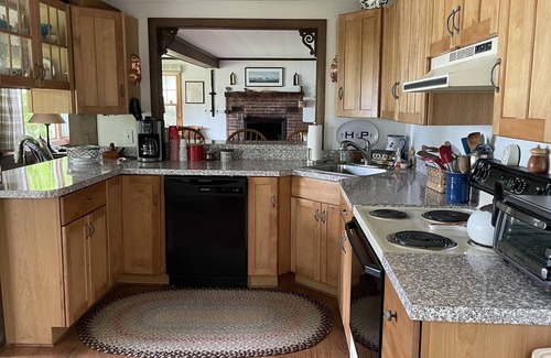 Hancock Point Cottage | Waterfront Maine cottage on Frenchmans bay, steps to dock