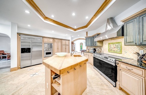 Deerfield Beach House | Waterfront Mansion! Heated Pool+Hot Tub! Kayak!